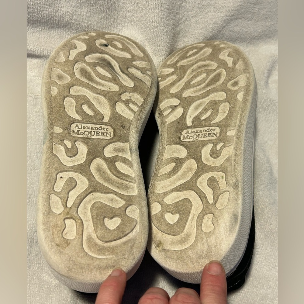 Alexander McQueen Women's Oversized Sneaker in Black Size 40 US Size 10 - Picture 5 of 7